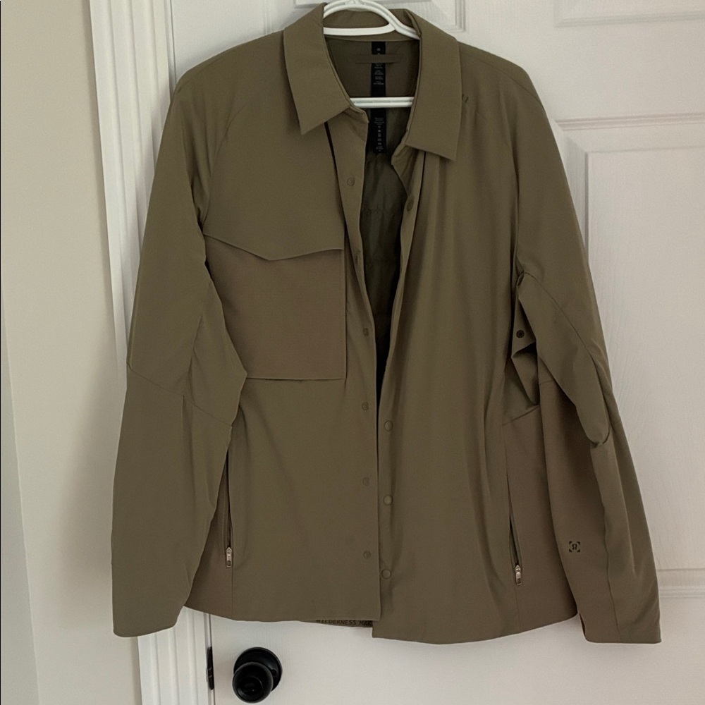 lululemon athletica Men's tanned/Green colour Lightweight Shirt Jacket